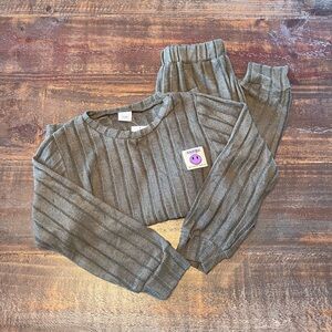Green jogger set size 5-6